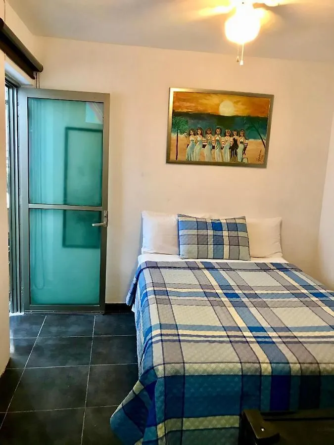 Ξενοδοχείο με διαμερίσματα La Casita De Los Pajaros Γκουανταλαχάρα